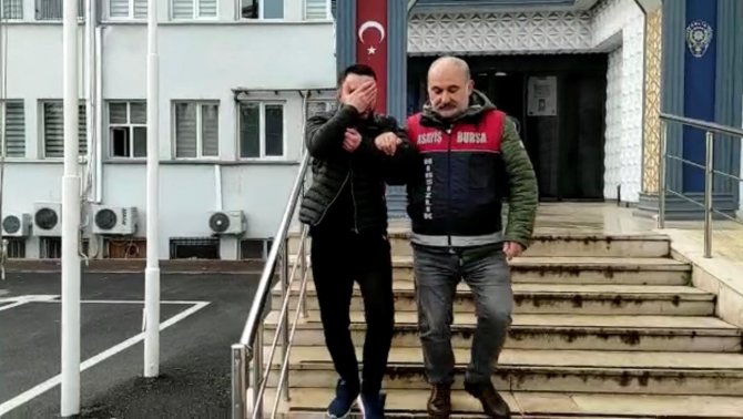 Bursa’da Genç Kadını Gasp Etme Anı Kameraya Yansıdı