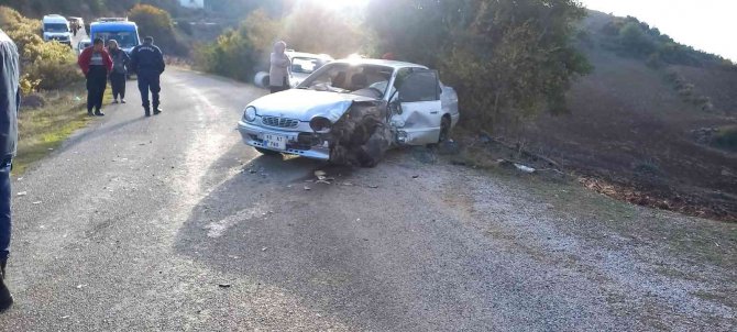 Osmaniye’de Otomobil İle Traktör Çarpıştı Sürücüler Yaralandı
