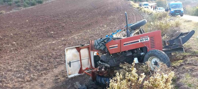 Osmaniye’de Otomobil İle Traktör Çarpıştı Sürücüler Yaralandı