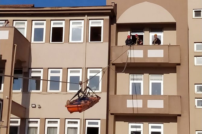 İ̇tfaiyeden Gerçeği Aratmayan Tatbikat: Öğrenciler Bu Şekilde Tahliye Edildi