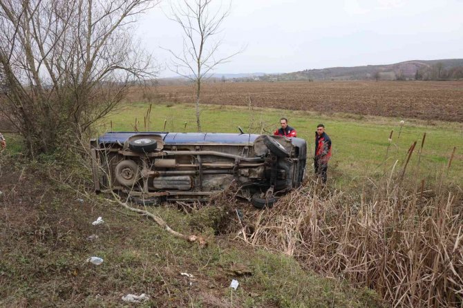 Kontrolden Çıkan Araç Yol Kenarına Düştü: 2 Yaralı