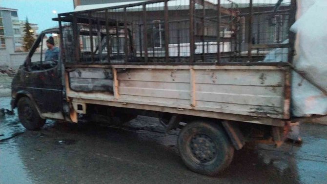 Samsun’da Seyir Halindeki Kamyonete Yangın Çıktı