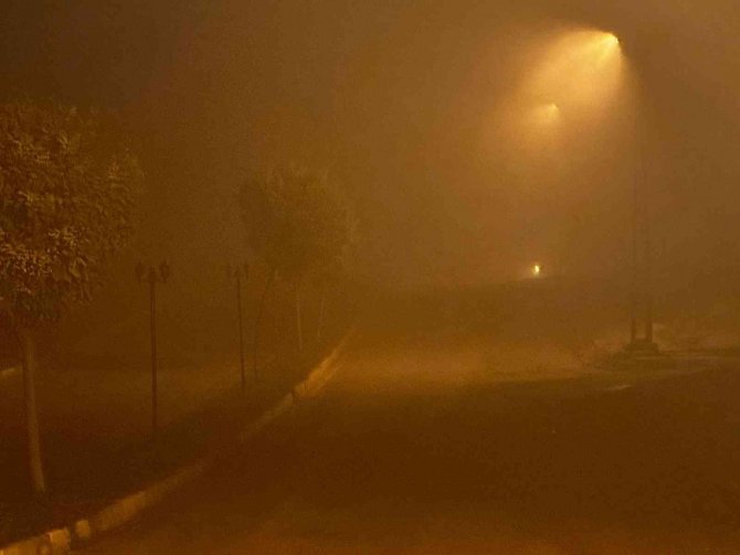 Hatay’da Sis Görüş Mesafesini Düşürdü, Sürücüler Araç Kullanmakta Zorlandı