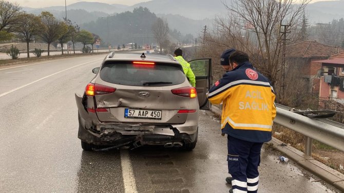 Eşeğe Çarpmamak İçin Yavaşlayan Cipe Otomobil Çarptı: 7 Yaralı