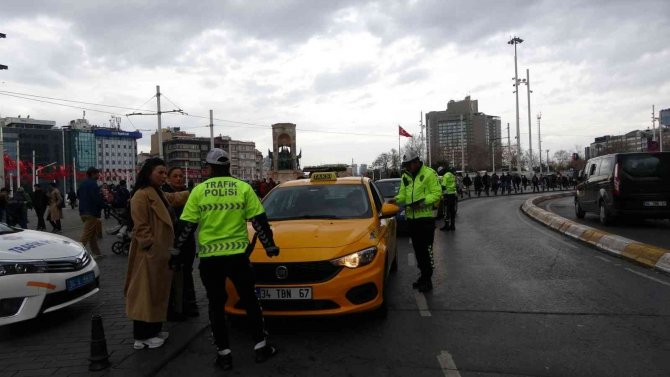 Taksim’de Ticari Taksilere Denetim