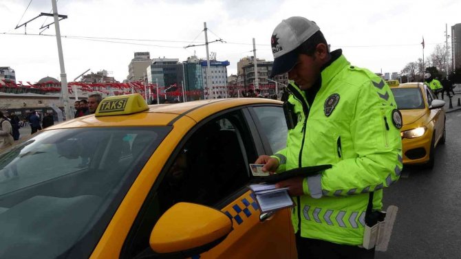 Taksim’de Ticari Taksilere Denetim