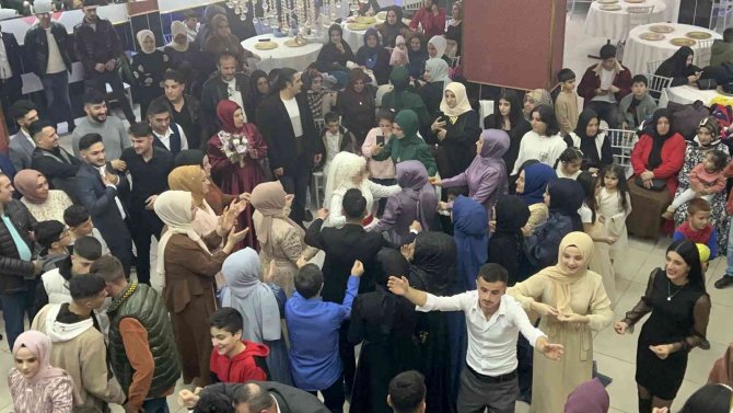 Esenyurt’ta 15 Yaşındaki Kızın Düğününe Polis Baskını