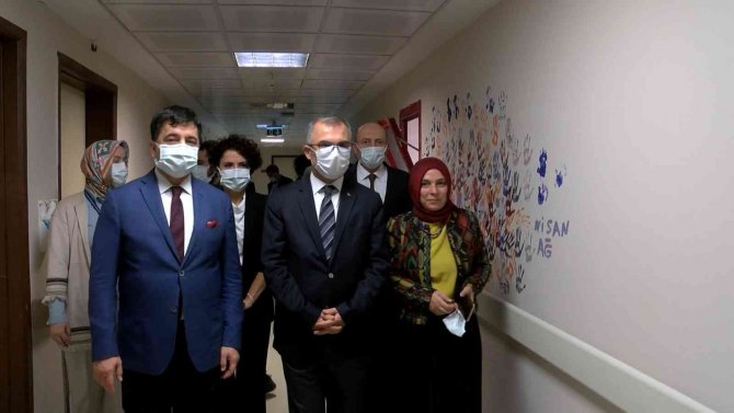 Maltepe Kaymakamı Tiryaki: "Hastanede Tedavi Gören Çocuklarımızın Eğitimleri De Burada Devam Ediyor"