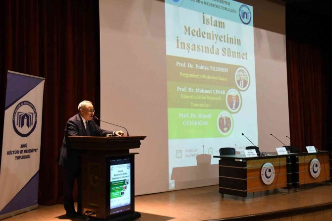 Üniversitede, “İ̇slam Medeniyetinin İnşasında Sünnet” Paneli Düzenlendi