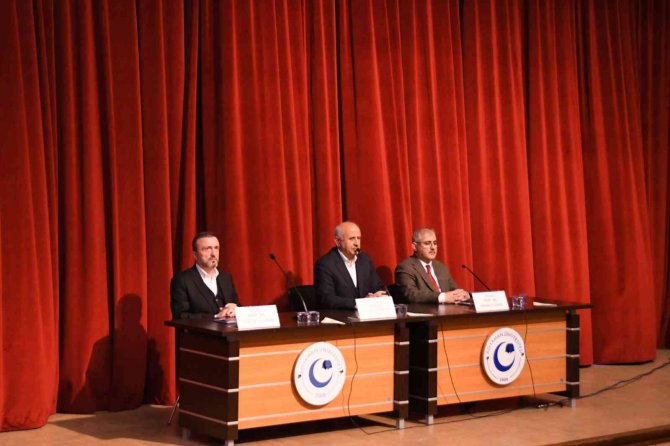 Üniversitede, “İ̇slam Medeniyetinin İnşasında Sünnet” Paneli Düzenlendi