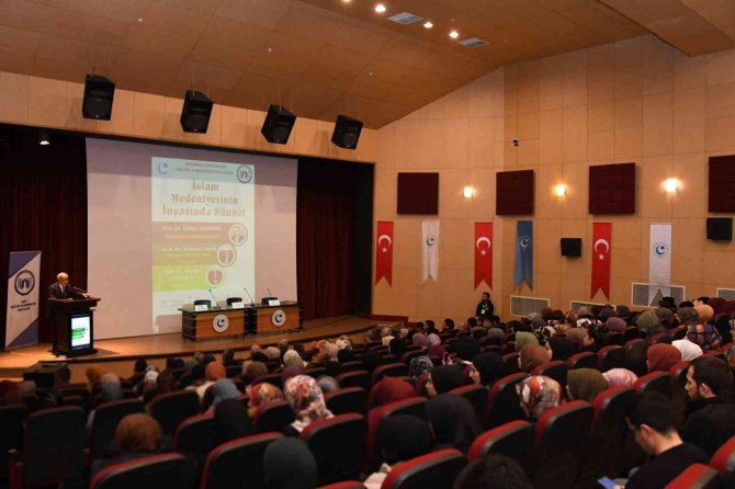 Üniversitede, “İ̇slam Medeniyetinin İnşasında Sünnet” Paneli Düzenlendi