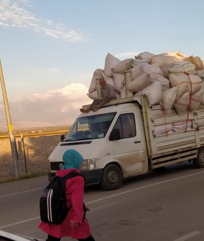 Kamyonetteki Tehlikeli Yolculuk Yürekleri Ağza Getirdi