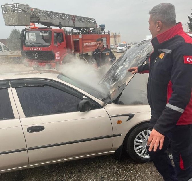 Seyir Halindeki Otomobil Alev Aldı