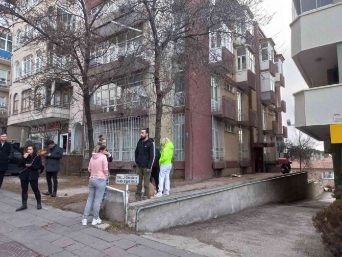 Yol Ortasında Eski Eşine Kurşun Yağdırdı