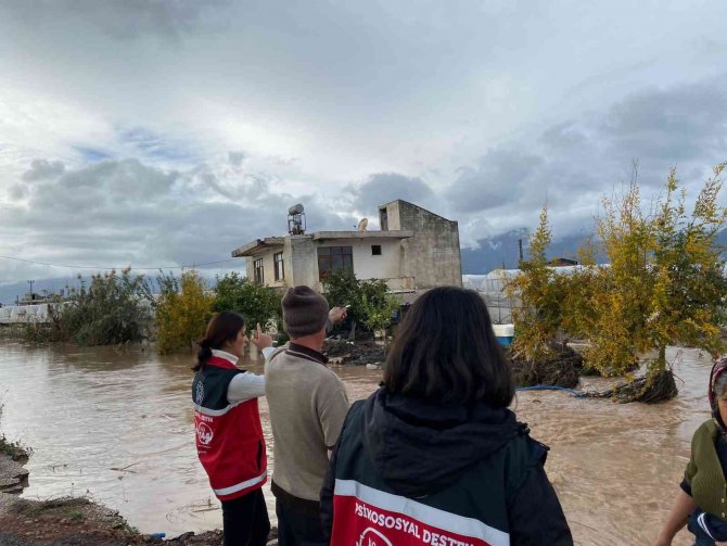 Antalya’da Selden Etkilenen Vatandaşlar İçin 8 Psikososyal Destek Ekibi Sahada