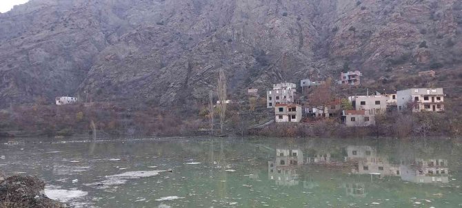 Sular Altında Kalmaya Başlayan Evlerine Son Kez Baktılar