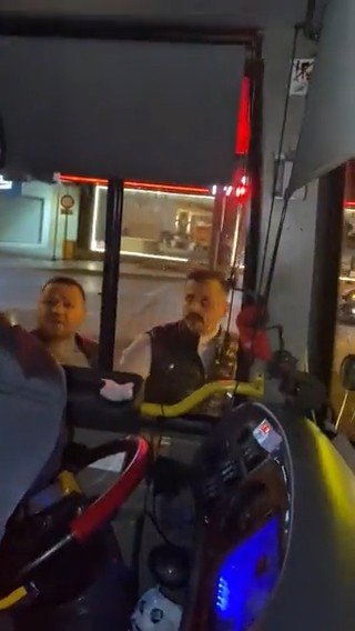 Ataşehir’de İ̇ett Aracının Önünü Kesip Şoföre Saldırdı