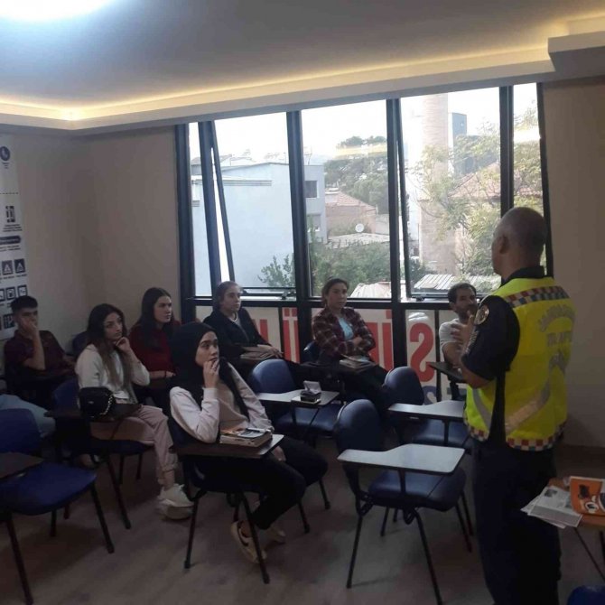 Aydın’da 2 Bin 78 Sürücü Adayına Son Dersi Jandarma Ekipleri Verdi