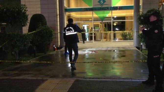 Bahçelievler’de Bir Adam İş Merkezi Önünde İntihara Teşebbüs Etti