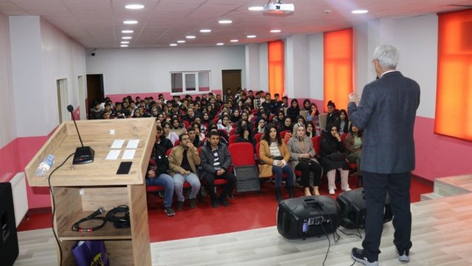 Yks’ye Hazırlanan Öğrencilere Yönelik Motivasyon Seminerleri Başladı