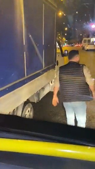 Ataşehir’de İ̇ett Aracının Önünü Kesip Şoföre Saldırdı