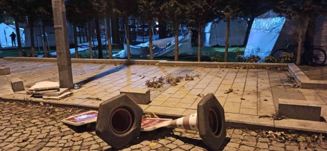 Düzce’de Çadırları Lodos Vurdu