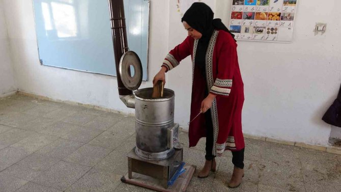 Hem Öğretmen Hem Hademe