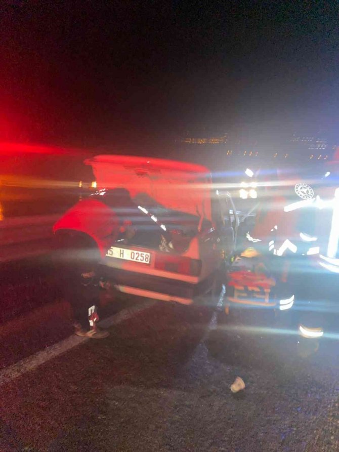 Kamyona Arkadan Çarpan Otomobildeki 2 Kişi Yaralandı