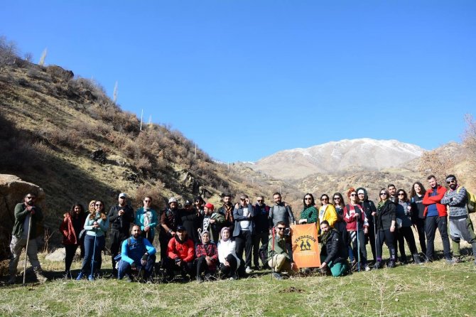 Yüksekovalı Dağcılardan Nehri Köyüne Kültür Turu