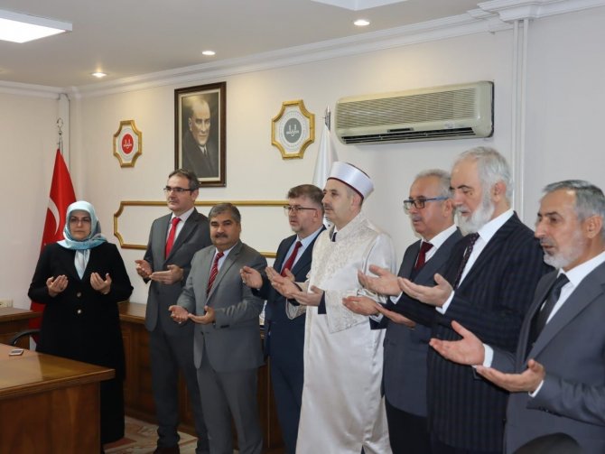 Manisa İ̇l Müftüsü Güller Görevine Başladı