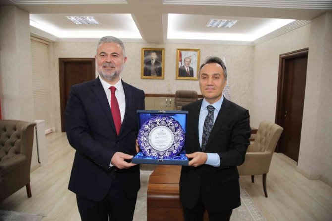 Rektör Yılmaz, Görevine Başladı