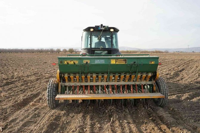 Direksiyona Geçen Başkan Vural, Ata Tohumlarını Toprakla Buluşturdu