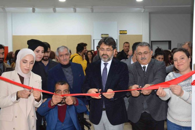 Dü’de ‘Beden Ve Sınırlar’ Adlı Kişisel Resim Sergisi