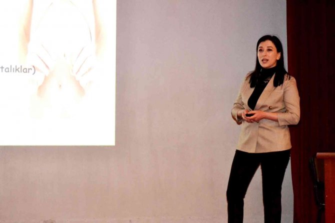 Anne Adayları İçin Doğum Ve Bebek Bakımı Anlatıldı