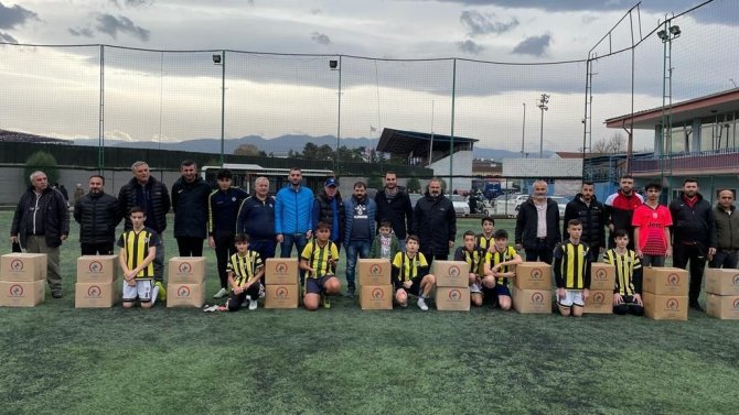 Düzce Belediyesinden 23 Kulübe 552 Eşofman
