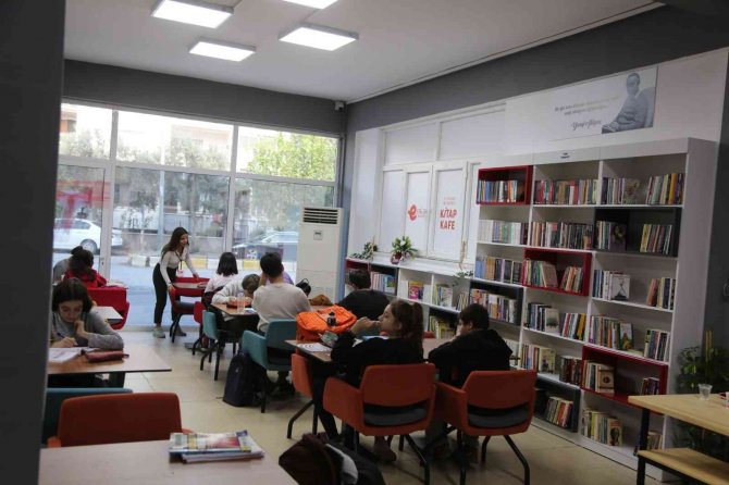 Gençlerin Gözdesi Efeler’in Kitap Kafeleri Oldu