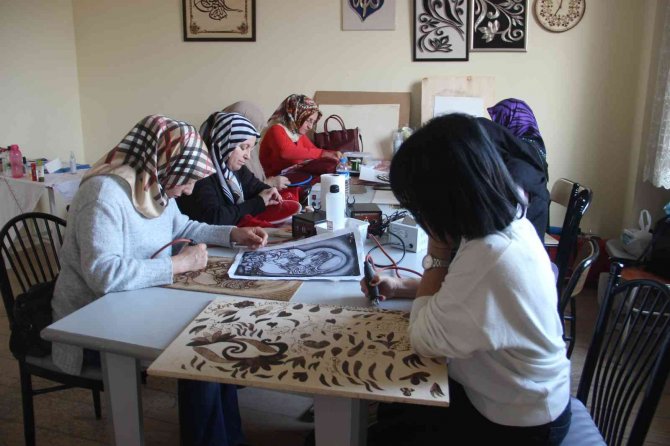 Sosyal Aktivite Arayışında Olanlar Aziziye Halk Eğitimi Merkezi’nin Yolunu Tutuyor