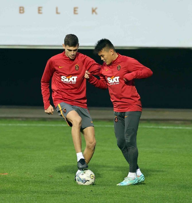 Galatasaray, Hazırlıklarını Sürdürüyor