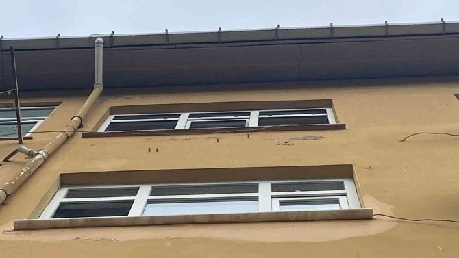 Beşiktaş’ta Feci Olay: 2 Yaşındaki Çocuk 5. Kattan Düşüp Öldü