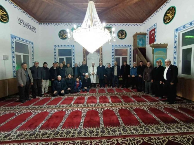 Gediz’in Dörtdeğirmen Köyünde Sabah Namazı Buluşması