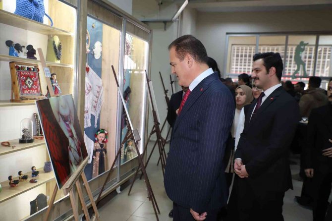 “Her Karede Hakkari” Sergisi Açıldı