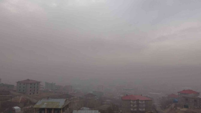 Yüksekova’da Yoğun Sis: Görüş Mesafesi 10 Metreye Kadar Düştü