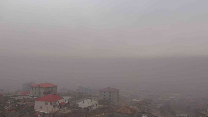 Yüksekova’da Yoğun Sis: Görüş Mesafesi 10 Metreye Kadar Düştü