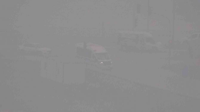 Yüksekova’da Yoğun Sis: Görüş Mesafesi 10 Metreye Kadar Düştü