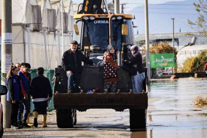 Kumluca’da Sel Felaketi Vatandaşı Evsiz Ve Serasız Bıraktı