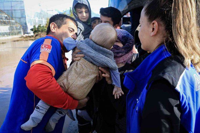 Kumluca’da Sel Felaketi Vatandaşı Evsiz Ve Serasız Bıraktı