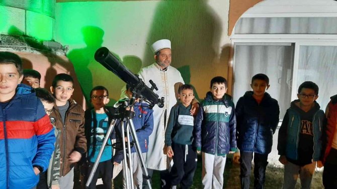 Çatısına Teleskop Kurulan Cami, Çocukların Ve Gençlerin İlgisini Çekiyor