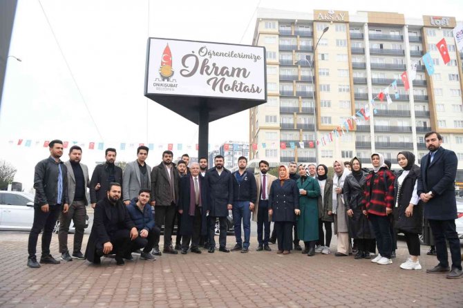 Onikişubat Belediyesinden Öğrencilere Sıcak Çorba, Simit Ve Çay İkramı