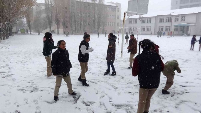 Kars Kısa Sürede Beyaza Büründü