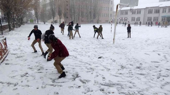 Kars Kısa Sürede Beyaza Büründü